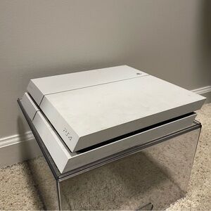 The Sony PlayStation 4 Launch Edition 500GB Glacier White Console
